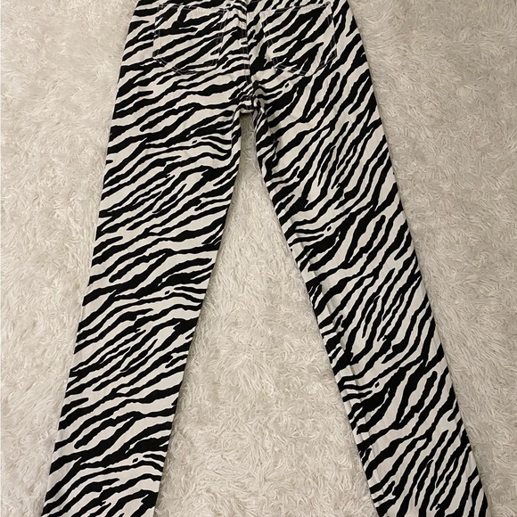 Lioness zebra print pants - Picture 3 of 4
